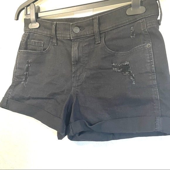 Old Navy Boyfriend Mid Rise Cuffed and Distressed Jean Short - Picture 2 of 8